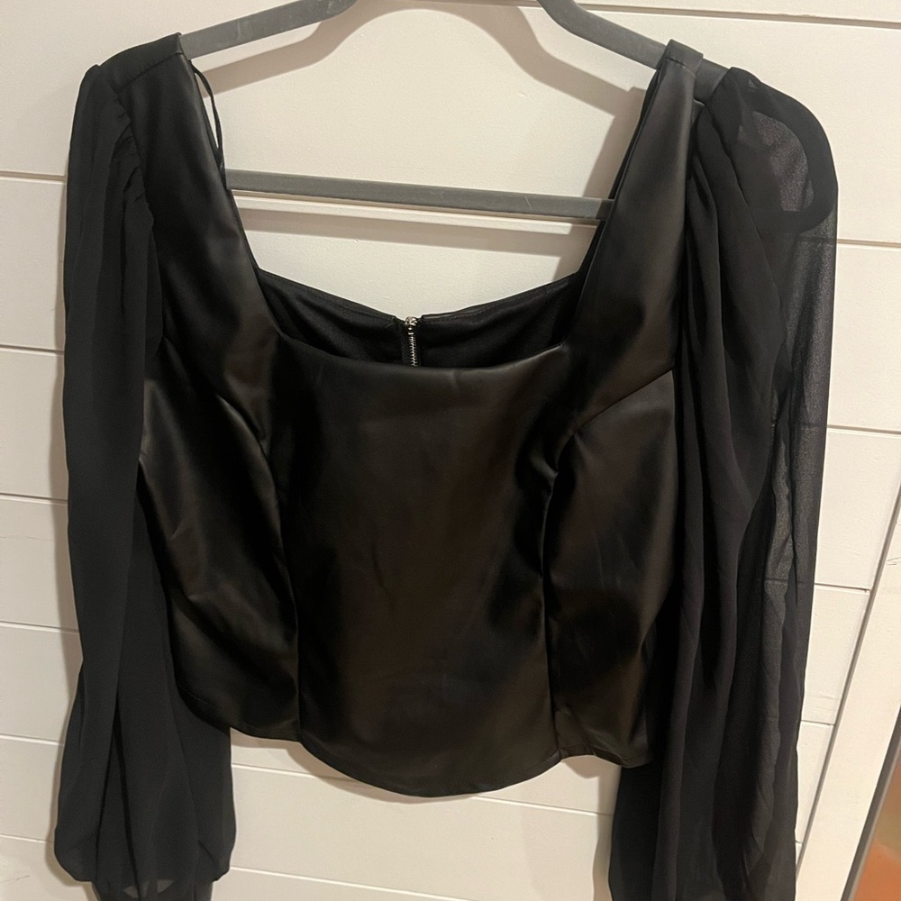 Lizard Thicket Black Puff Sleeve Crop Blouse